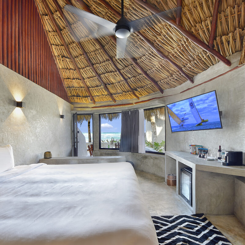 OCEAN FRONT con Mini Piscina Privada – Una Cama King